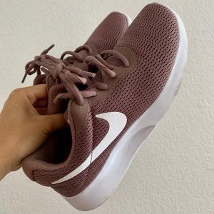 Women’s Nike Tanjun Size 6.5